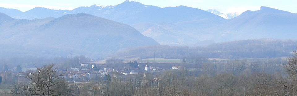 Vue générale du village d'Aventignan