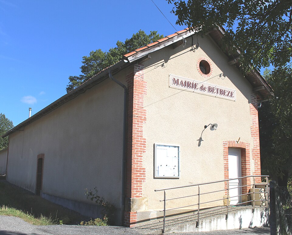 Mairie de Betbèze (Hautes — Pyrénées) 1