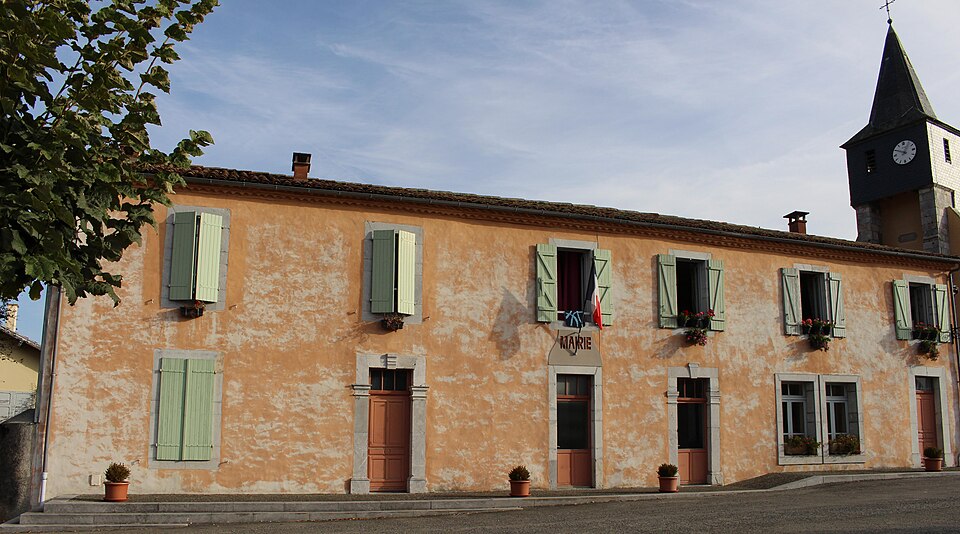 Mairie de Bize (Hautes — Pyrénées) 1