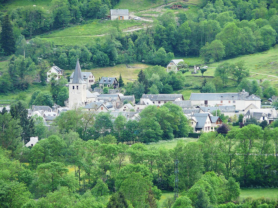 Bourisp village
