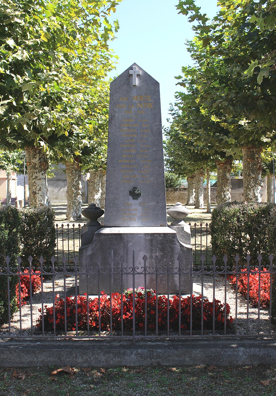 Monument aux morts de Camalès (Hautes — Pyrénées) 1