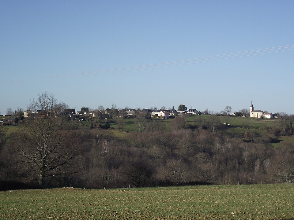Le village de Chelle — Spou vu d'Artiguemy (Hautes — Pyrénées, France)