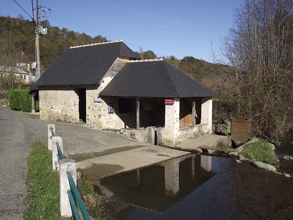 Lavoir d'Escoubès (Escoubès — Pouts, Hautes — Pyrénées, France)