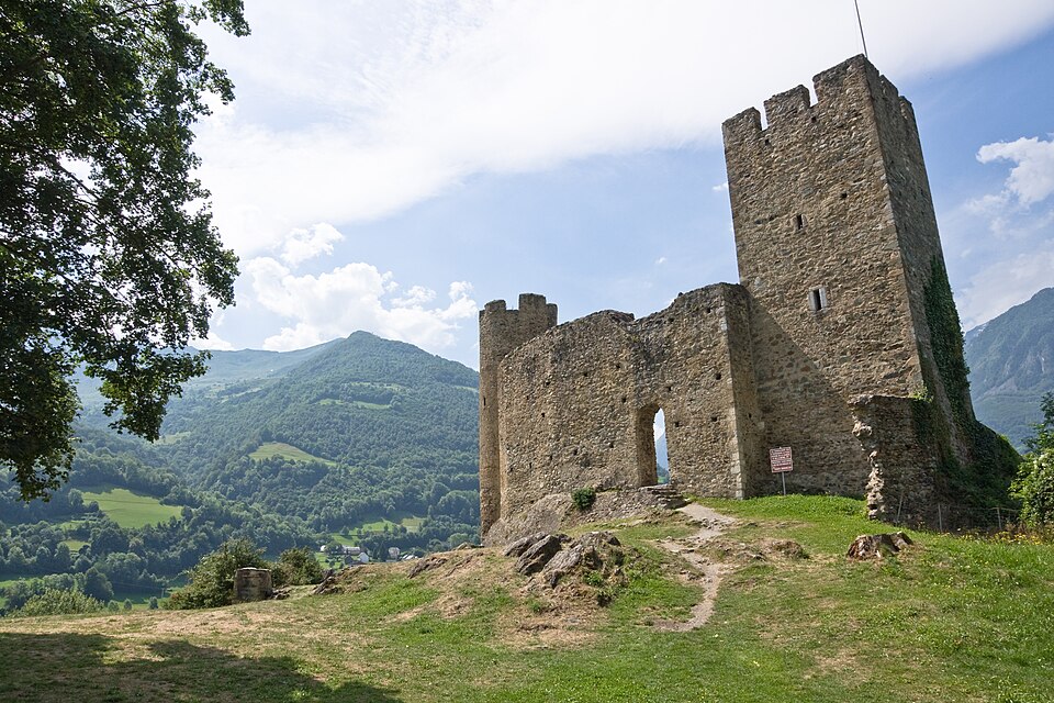 Luz Saint — Sauveur — Chateau Ste Marie