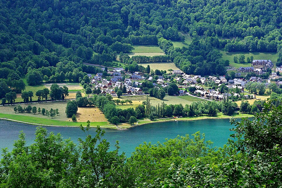 Génos 65 Village&lac vue E 2009