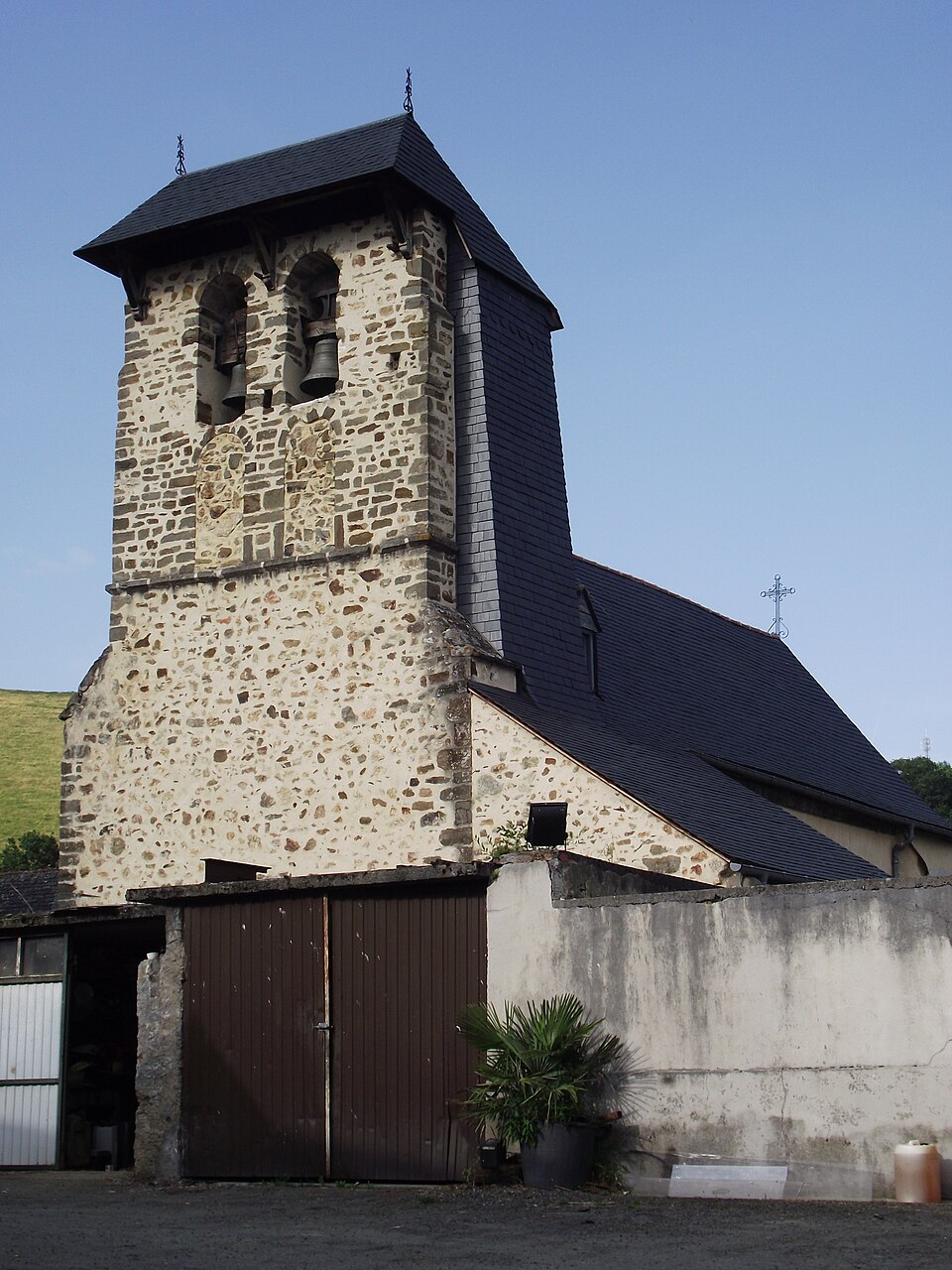 Église Saint — Pierre de Julos, Hautes — Pyrénées, France