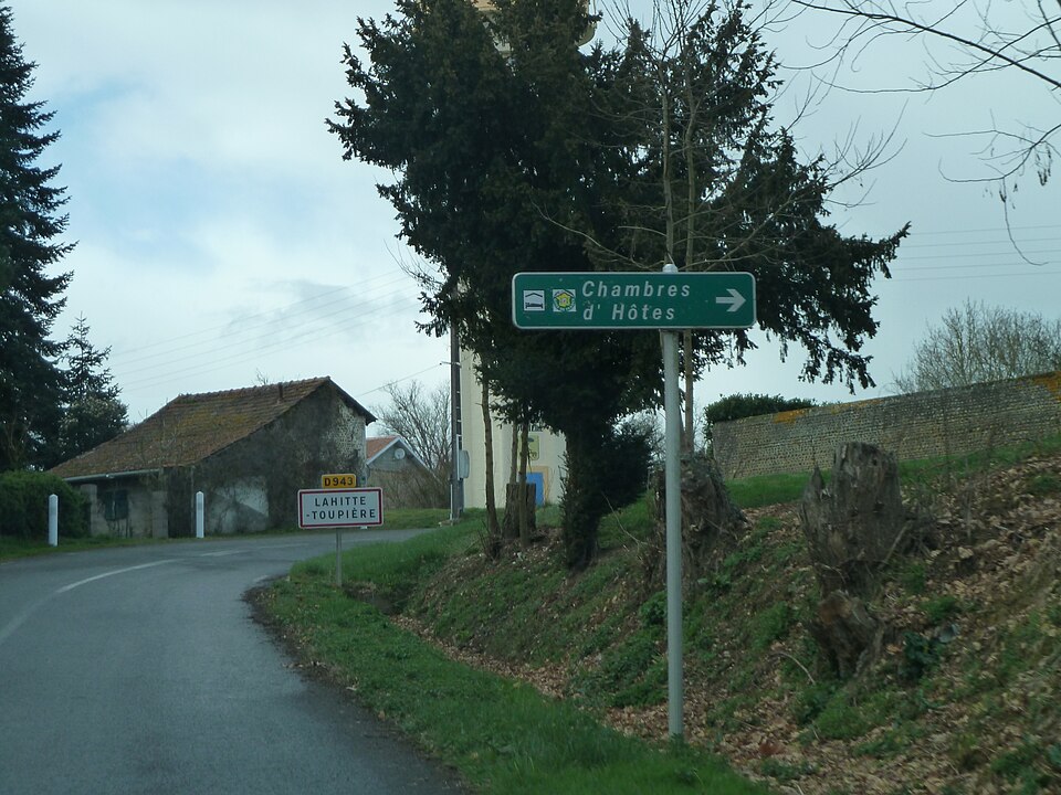 Entrée dans Lahitte — Toupière