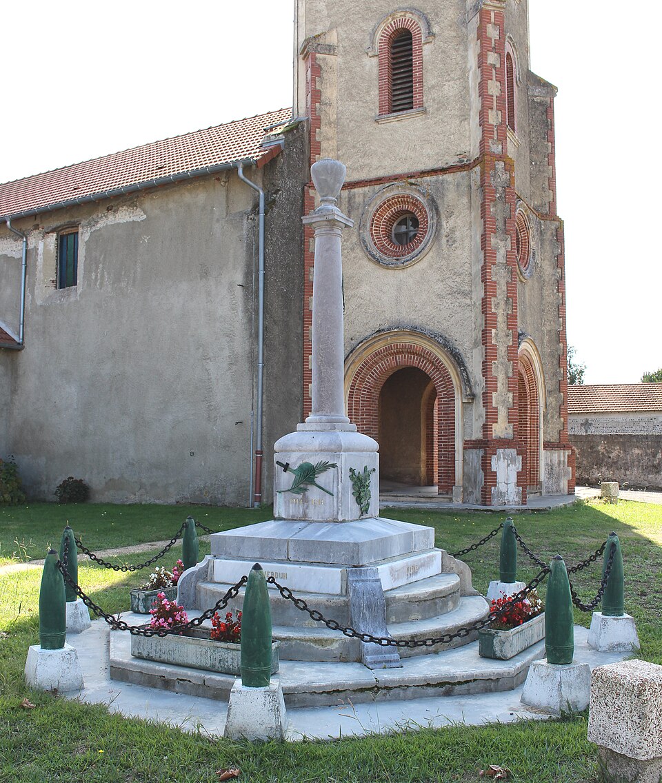Monument aux morts de Liac (Hautes — Pyrénées) 1