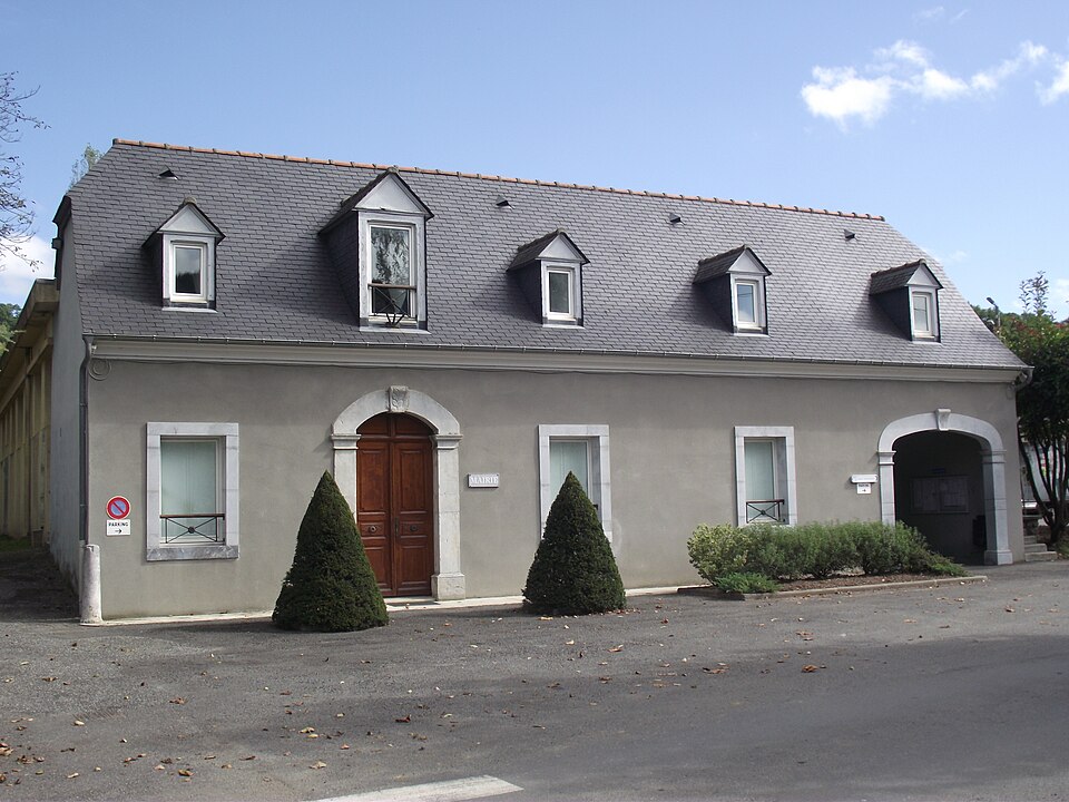 Mairie (Orincles, Hautes — Pyrénées, France)