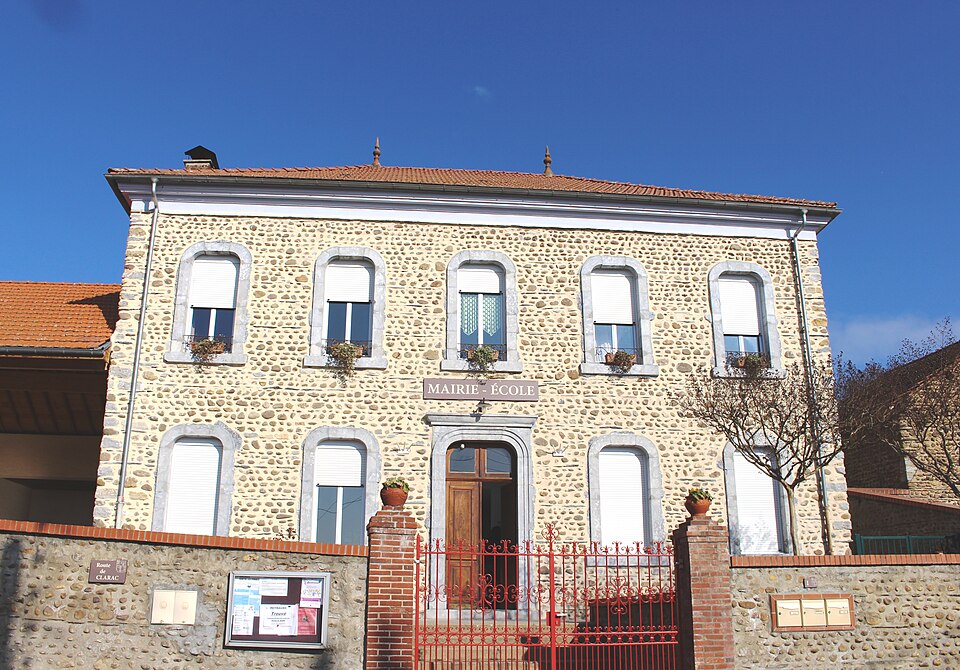Mairie de Peyraube (Hautes — Pyrénées) 1