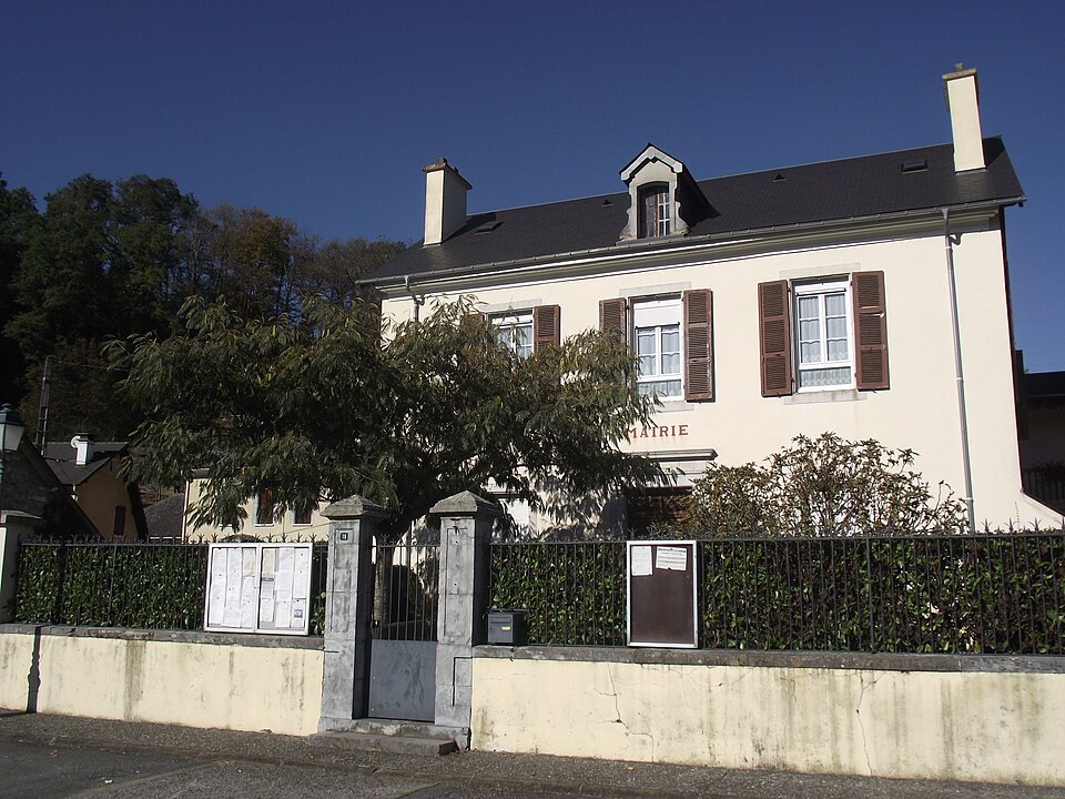 Mairie de Peyrouse (Hautes — Pyrénées, France)