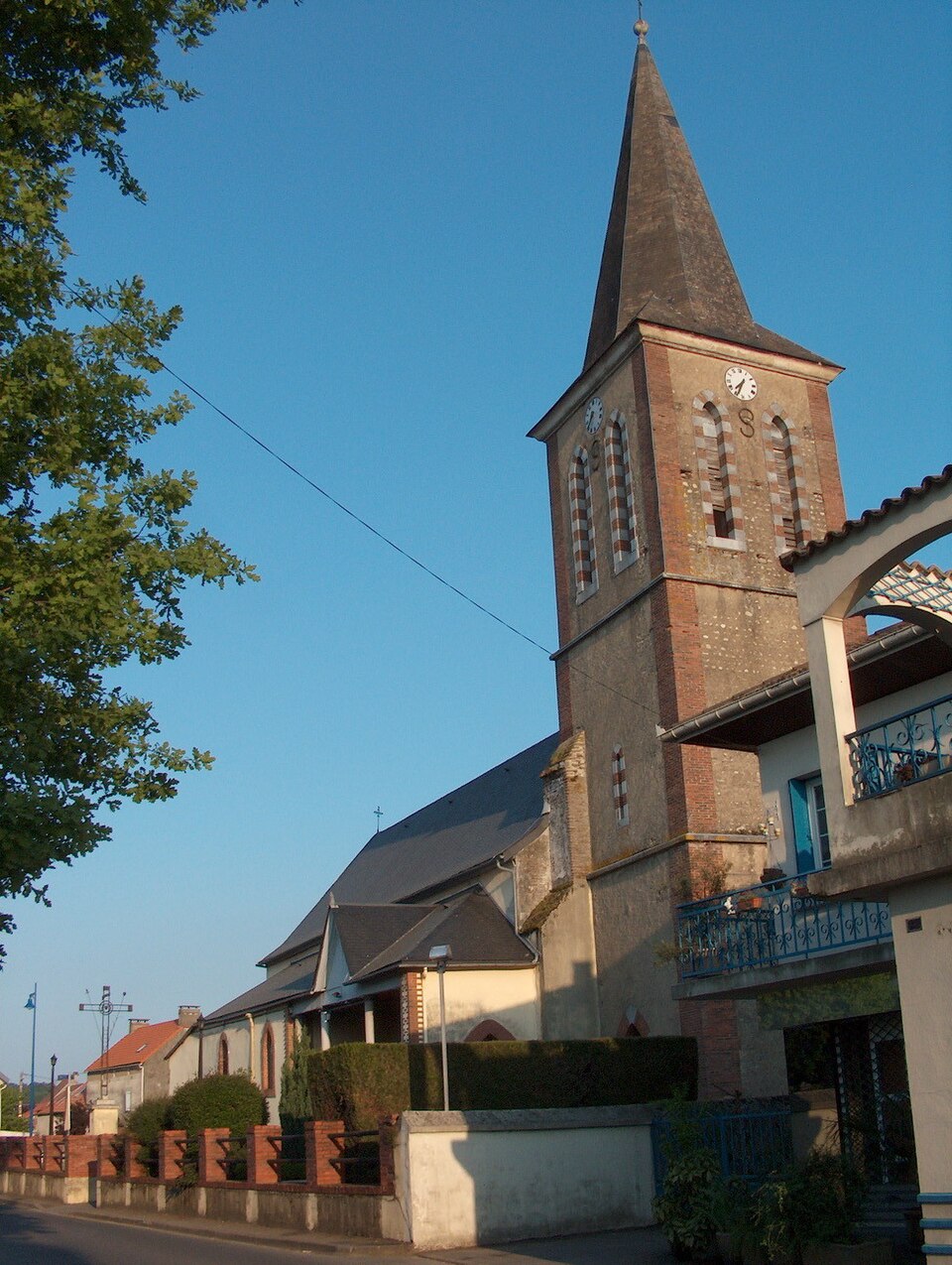 Soues65 — France — eglise — 2150b