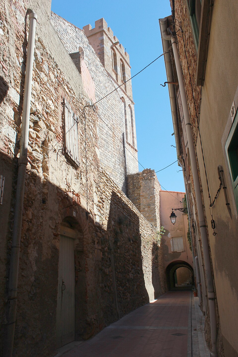 Baixas, ruelle du village 01