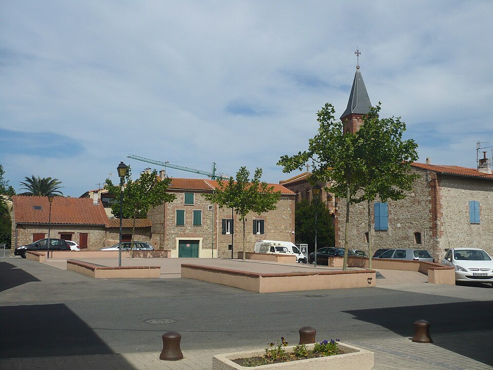 Corneilla — del — Vercol — Place du village