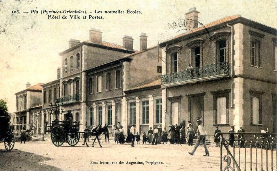 Pia — Mairie écoles poste (CP Brun)