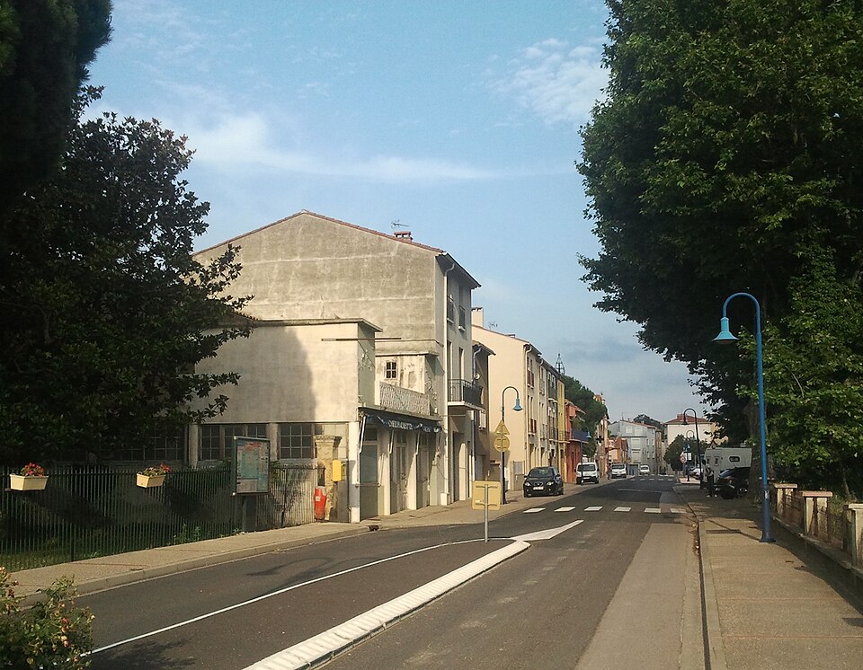 Saint — Féliu — d'Avall — Avenue principale