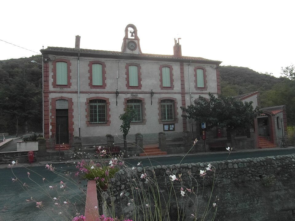 Mairie de Saint — Michel — de — Llotes (66)
