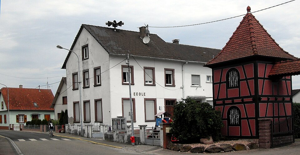 Neuhaeusel, Mairie — école