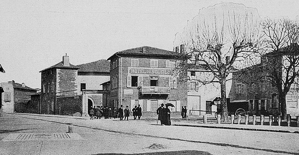 Les Chères — La place