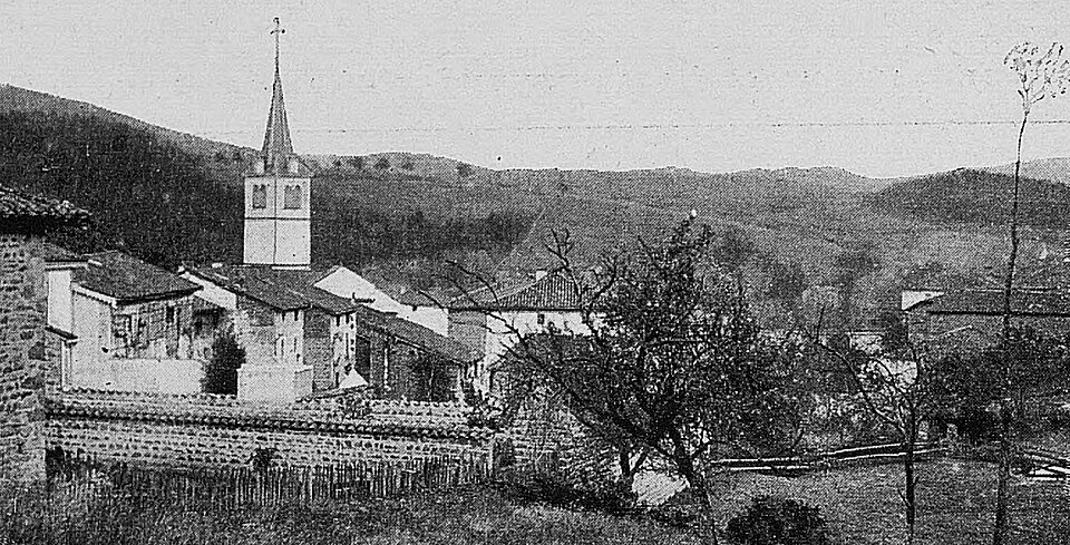 Claveisolles — Vue du bourg