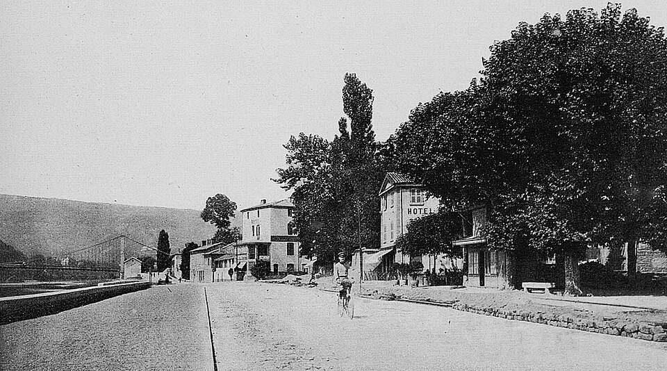 Fontaines — sur — Saône — Le Quai