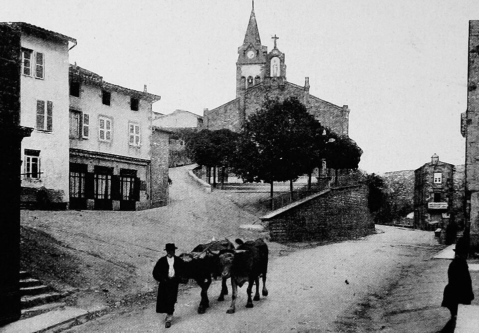 Saint — Forgeux — La place