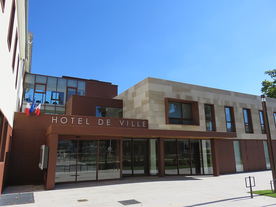 Corbas — Hôtel de ville (août 2018)