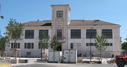 Decines — Charpieu Mairie
