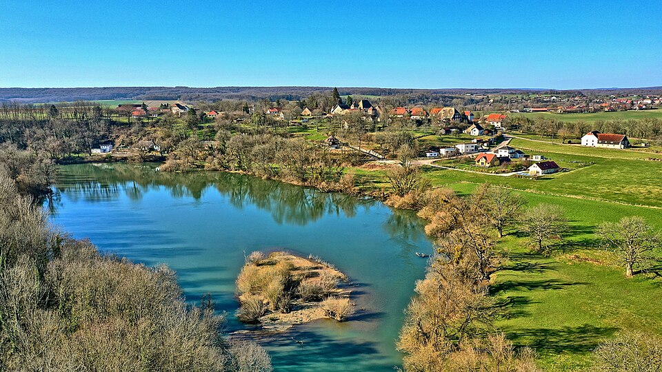 La barre, le village au — dessus de l'Ognon