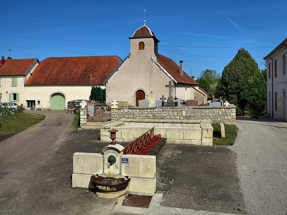 Besnans, la fontaine et l'église