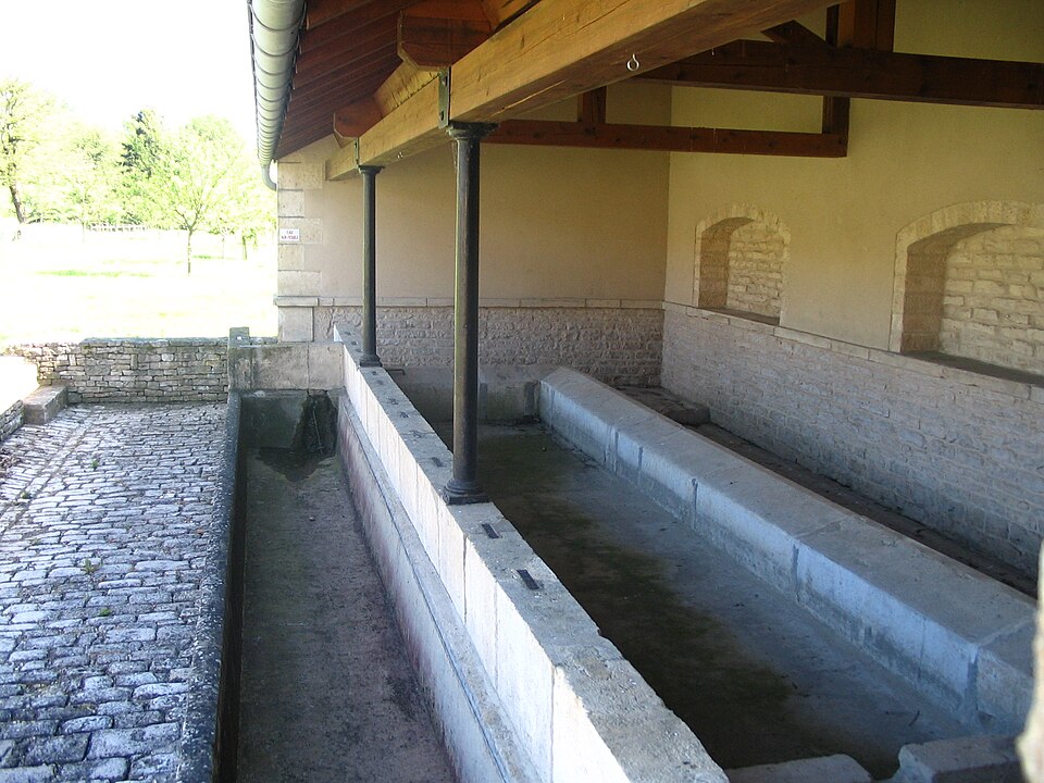 Intérieur du lavoir de chassey