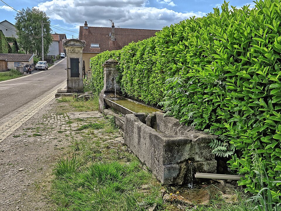 Clans, la fontaine — abreuvoir