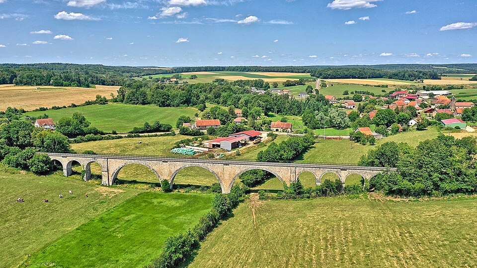 Cognières, le viaduc de l'ancienne ligne Montbozon — Lure