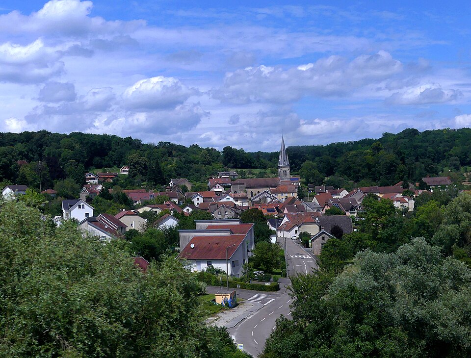 Colombier en Haute — Saône depuis la voie ferrée (juillet 2024)