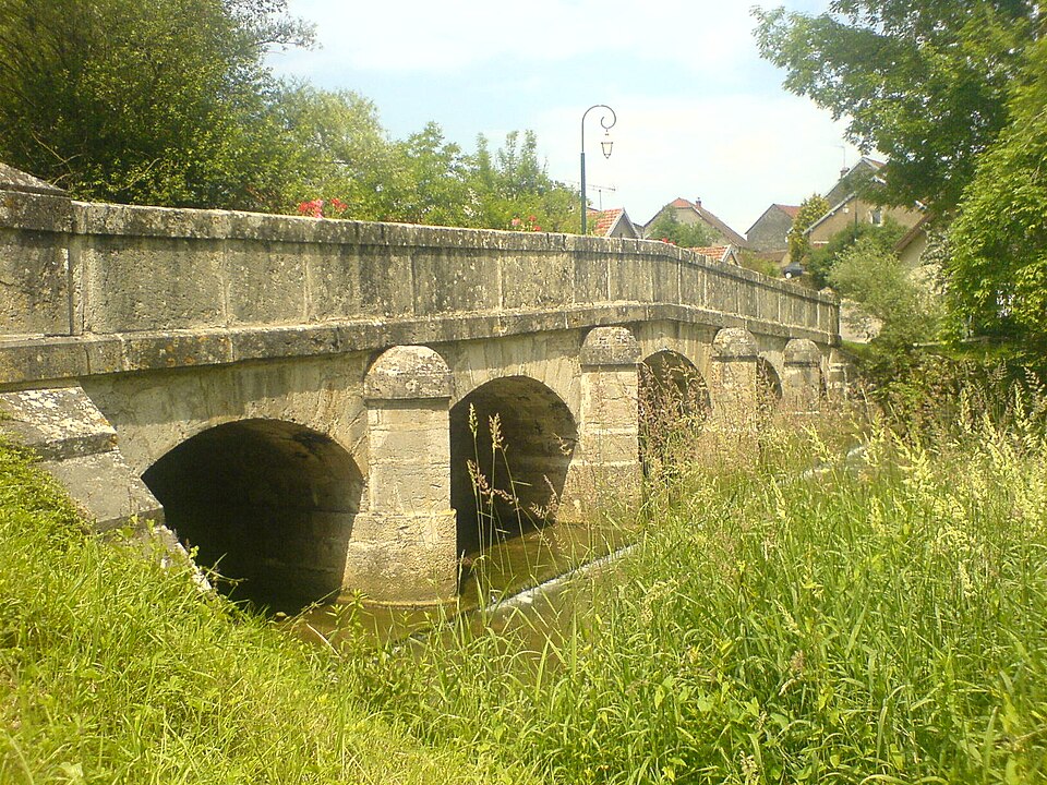 Dampvalley bridge