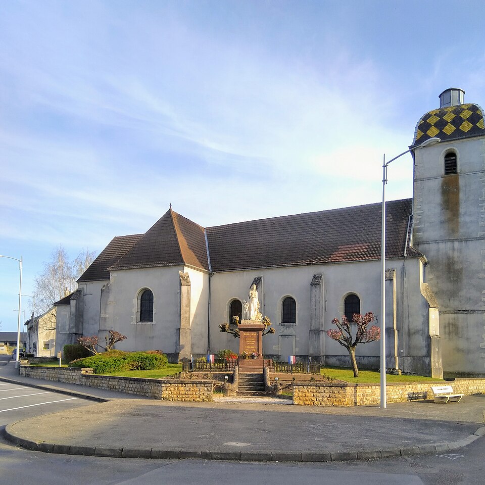 Eglise + statue