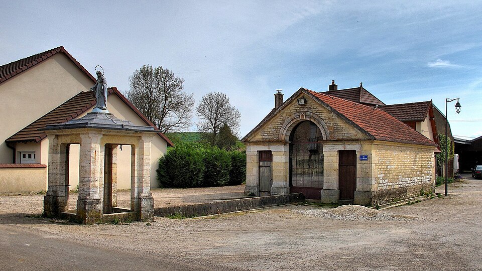 Hugier, le lavoir — abreuvoir