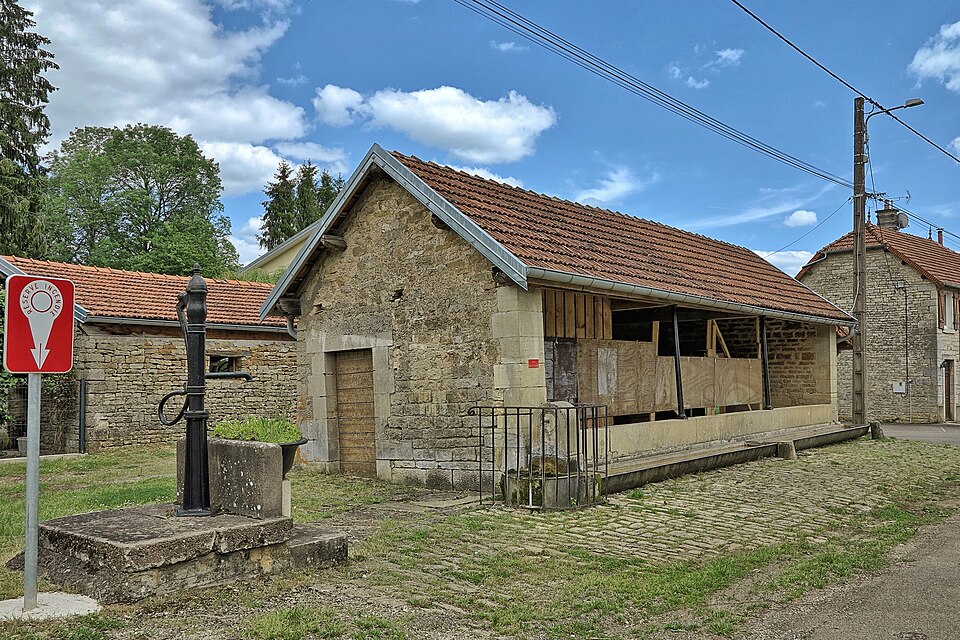 Le Magnoray, le lavoir — abreuvoir