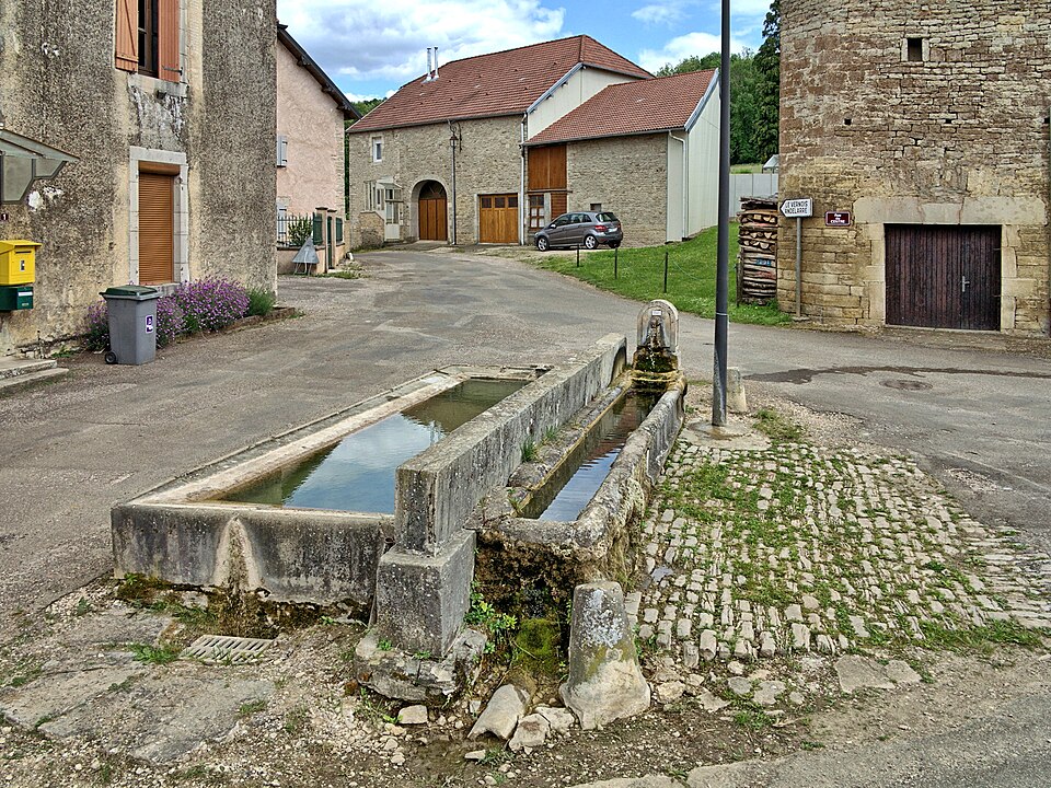 Mont — le — Vernois, la fontaine — lavoir — abreuvoir
