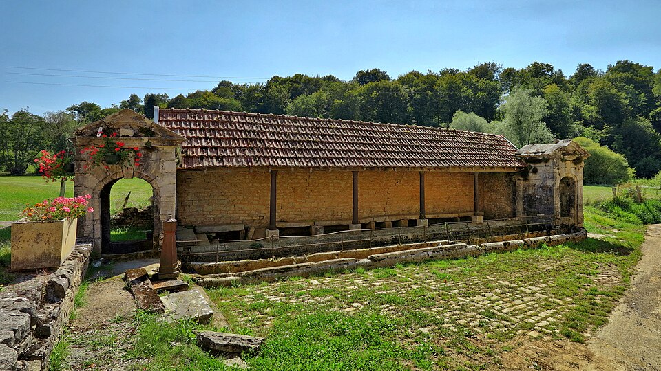 Ormenans, la fontaine — lavoir — abreuvoir