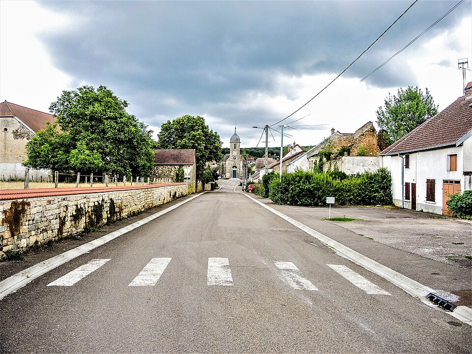 Grande rue, vue de la fontaine — lavoir du haut