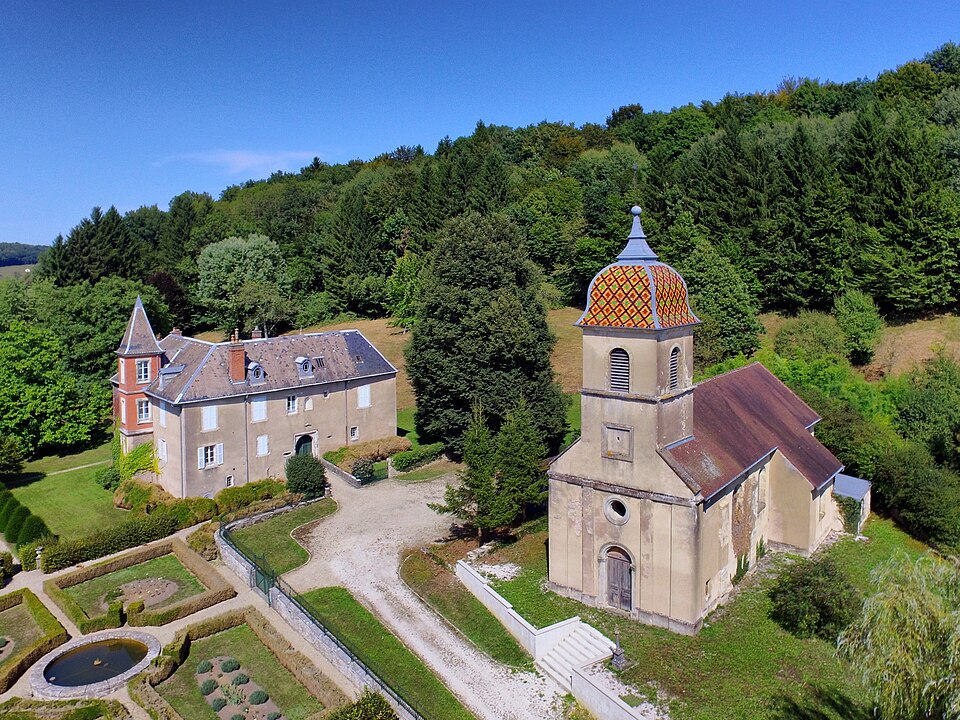 Villers — Pater, l'église et le château
