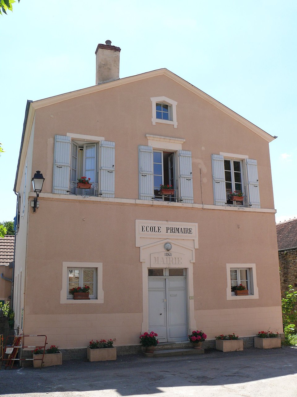 Bissey — sous — Cruchaud — Mairie — école