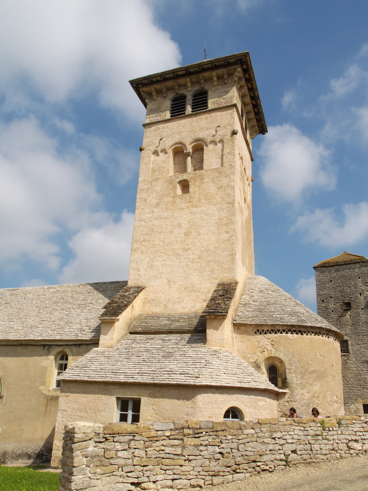 Blanot. Église St. Martin (XI — XIIe siècles)