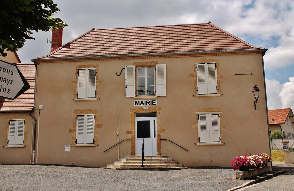 061 Bourg — le — Comte ( 71110 )