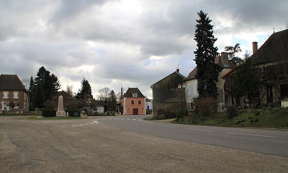 La Chapelle — Saint — Sauveur Bourg