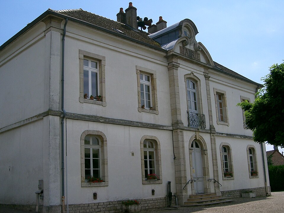 Charnay — les — Chalon — mairie école