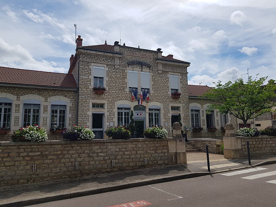 Mairie de Dracy — le — Fort