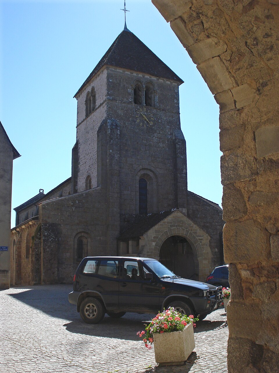 Issy — l'Évêque (Saône — et — Loire),l'église