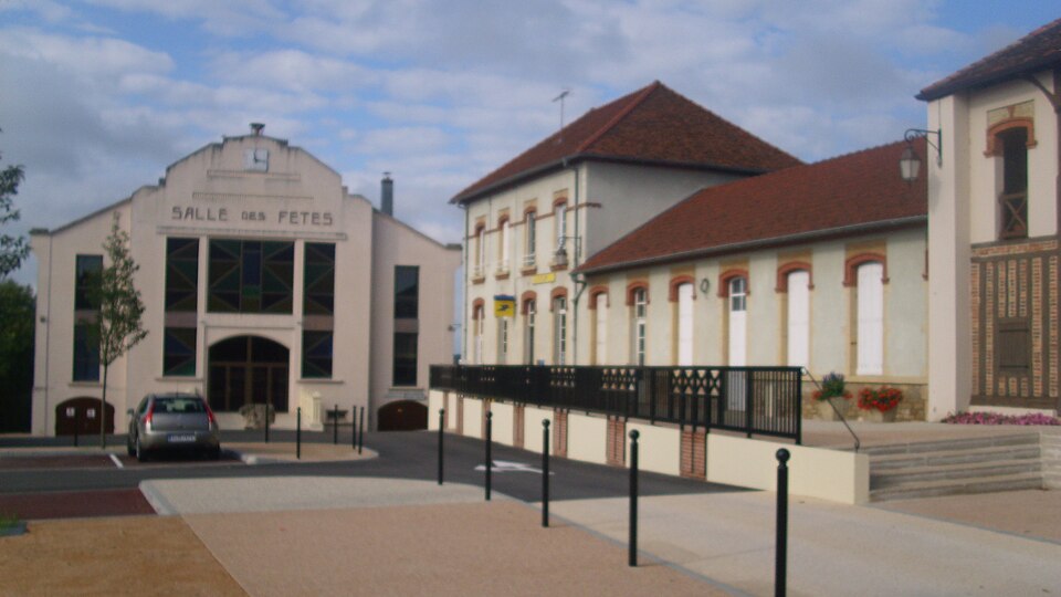 IMG Salle des Fêtes de Montpont — en — Bresse